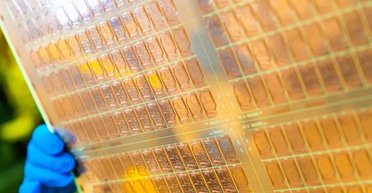 Чипы на стекле: революционная технология расширит возможности обработки данных