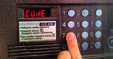 Стучите - откроется. Как я за час взломала домофон в жилом доме