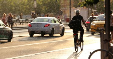 Штормовые порывы, грозы и солнце: какой будет погода в Украине 12 июня