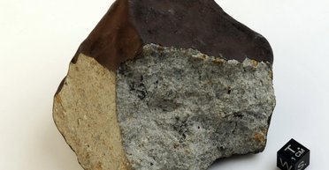 Уламок зірки, що впала, знайшли в Австрійських Альпах: звідки вона прилетіла (фото)