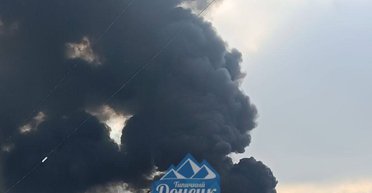 В Донецке прогремели взрывы: соцсети сообщают о прилетах по базе ВС РФ (фото, видео)