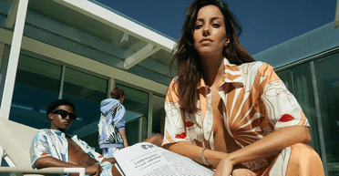 Дівчина Бреда Пітта демонструє почуття до нього в прикрасах (фото)