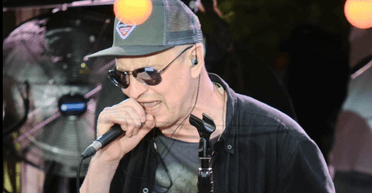 Беда не ходит одна: солист Green Grey собирает деньги на срочную операцию