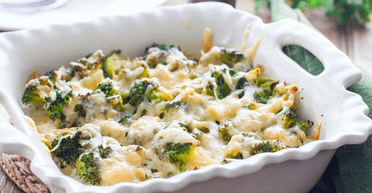 Броколі з куркою та грибами в духовці: рецепт ситної вечері без зайвого клопоту