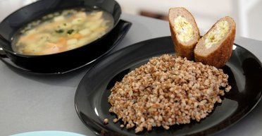 Гречка в Україні дешевшає: що впливає на ціну популярної крупи