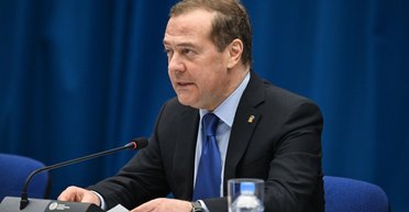 "Давайте устроим": Медведев из-за санкций хочет превратить жизнь Запада в "безумный кошмар"