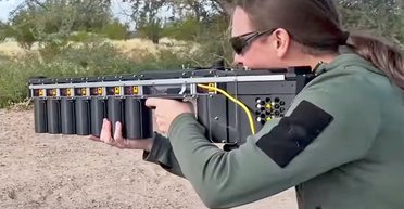 Тепер не іграшка. На що схожа справжня гвинтівка Гауса (відео)