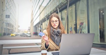 Залишився без копійки: хлопець розповів, як кохання обернулося великими боргами