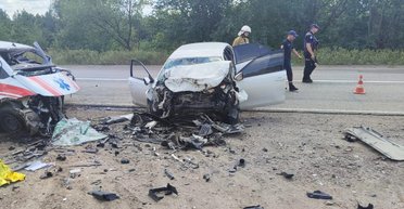 На Миколаївщині легковик врізався у карету швидкої допомоги: є жертви (фото)