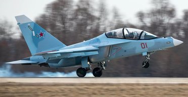 РФ модернизирует учебный самолет Як-130 до уровня штурмовика Су-25: что получится в итоге