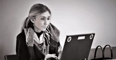 Рада проголосовала за присвоение журналистке Виктории Рощиной звания Героя Украины