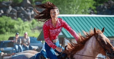 "Я просто хочу плакати": Белла Хадід стала чемпіонкою серед любителів верхової їзди (фото)