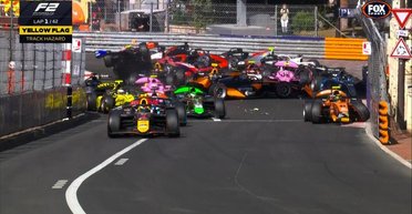 Гонку довелося зупинити: гран-прі Монако "Формули-2" розпочався з масової аварії (фото)