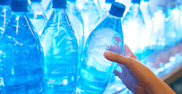 "Це правда": людей налякали тим, як виробляють бутильовану воду (відео)