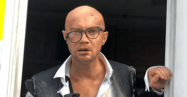 Російський комік-путініст Хрустальов влаштував у літаку п'яні розбірки: що там сталося