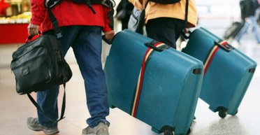 Почему они уезжают? За год Украину покинули 60 тыс. медиков