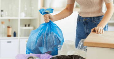 Святий отець відповів, чи справді не можна викидати сміття ввечері (відео)