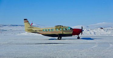 На Аляске упал самолет Cessna Caravan с 10 пассажирами: обломки нашли в морских льдах (фото)