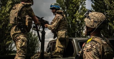 Не только деньгами: как "План стойкости" Зеленского "омолодит" ВСУ