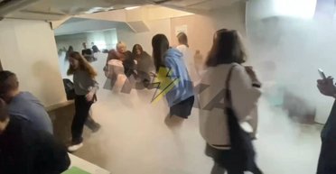 Сдетонировал огнетушитель: в колледже Львова во время тревоги отравились студентки (видео)
