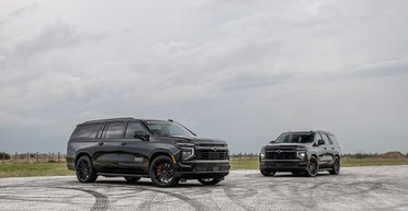 600-сильные гиганты: в США презентовали сверхмощные семейные внедорожники (фото, видео)