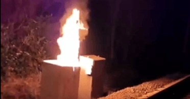 Украинские партизаны дотла сожгли релейный шкаф в оккупированном Крыму (фото, видео)