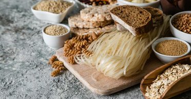 "Источники белка": жители Евросоюза будут есть хлеб, сыр и торты из личинок червей