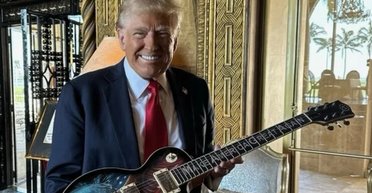 Трамп почав продавати ексклюзивні гітари з гаслом своєї передвиборчої кампанії (фото)