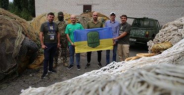 ОО "Фундація Течія" Олега Крота обеспечила фронт 2 тонами антидроновых сеток для защиты украинских бойцов