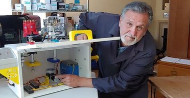 Попрощайтесь с солнечными панелями: пенсионер получает электроэнергию из мусора