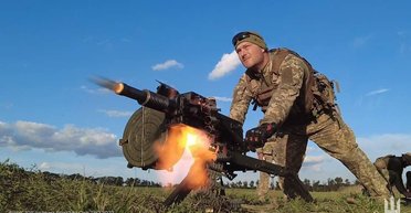 РФ сбрасывает по 30 ФАБ ежедневно и накопила 30 тысяч военных возле Часового Яра, — Гетман (видео)