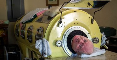 Показав приклад: помер чоловік, який 70 років прожив з апаратом "Залізні легені" (фото)