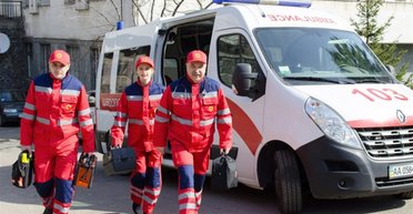 Оккупанты сбросили взрывчатку на машину скорой помощи: что случилось с водителем и фельдшером