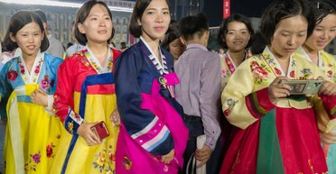 "Буржуазные замашки": Ким Чен Ын запретил грудные импланты и пластические операции