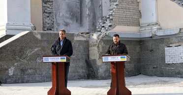 "Есть погибшие": Зеленский появился на публике после удара РФ по его кортежу в Одессе (видео)