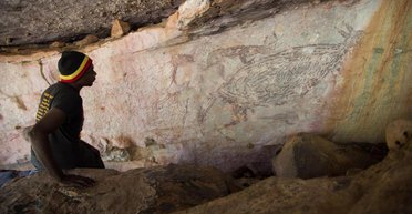 В Австралии ученые обнаружили наскальный рисунок кенгуру возрастом 17 тыс. лет