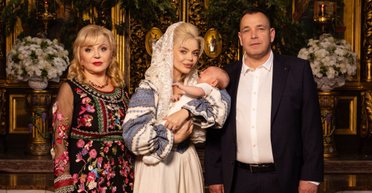 Алина Гросу попала в скандал из-за священника, который крестил ее сына (фото)