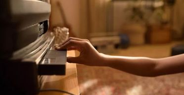 Жінка знайшла відео зі свого дитинства: як виявилось, вкінці батьки забули припинити запис