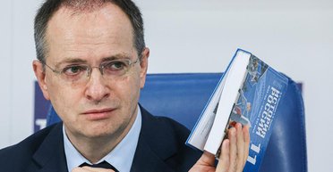 У Москві показали нові підручники з історії Росії з розділом про війну в Україні (фото)