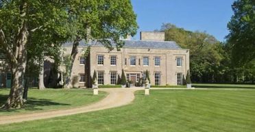 Чоловік, який виграв у лотерею 148 мільйонів фунтів, перетворює свій будинок у публічне місце