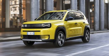 Оригинальный дизайн и электрическая версия: дебютировал новый Fiat Grande Panda (фото)