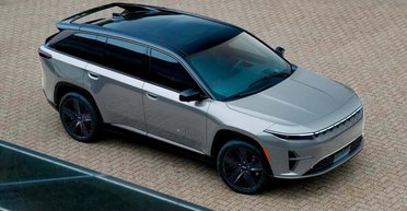 Флагманский электрокроссовер Jeep рассекретили до премьеры (фото, видео)