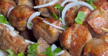 Без мангала та барбекю: як приготувати смачний шашлик у духовці