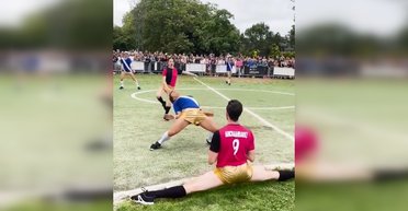 Виляют бедрами и садятся на шпагаты: соцсети развеселил "дискофутбол" с танцами (видео)