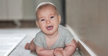 Плакав 10 годин: мати знайшла незвичайний спосіб заспокоїти дитину, у якої ріжуться зуби