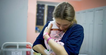 "Бебі-буму не буде": демографиня розповіла, що чекає на населення України після війни