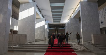 В гостях у диктаторов: почему Асад, Чаушеску и Хусейн строили безвкусные дворцы