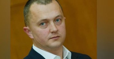 Оформив поїздку до Румунії: підозрюваний у корупції мер Рахова втік з України (документ)