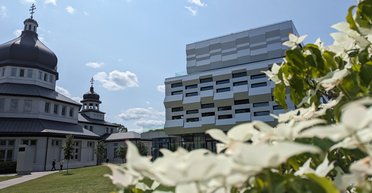 Режисерка заявила, що УКУ не дав гуртожиток її доньці через ЛГБТ-емодзі: у виші відповіли