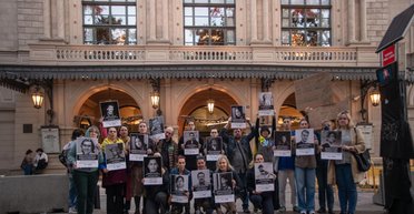 Россияне в Барселоне напали на активистов, которые вышли почтить память убитых украинских художников